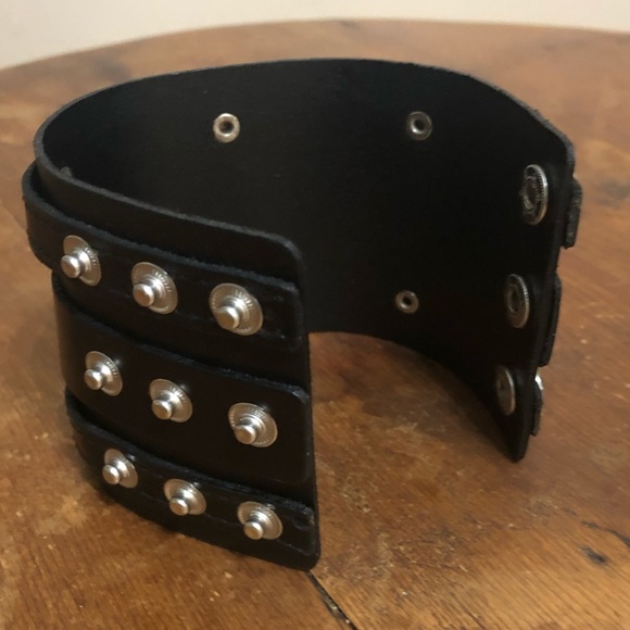 NWOT Men’s Black Genuine Leather Cuff - Picture 2 of 3